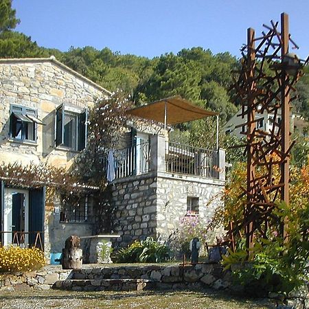 Cottage La Casa Del Pittore Reggimonti Bagian luar foto