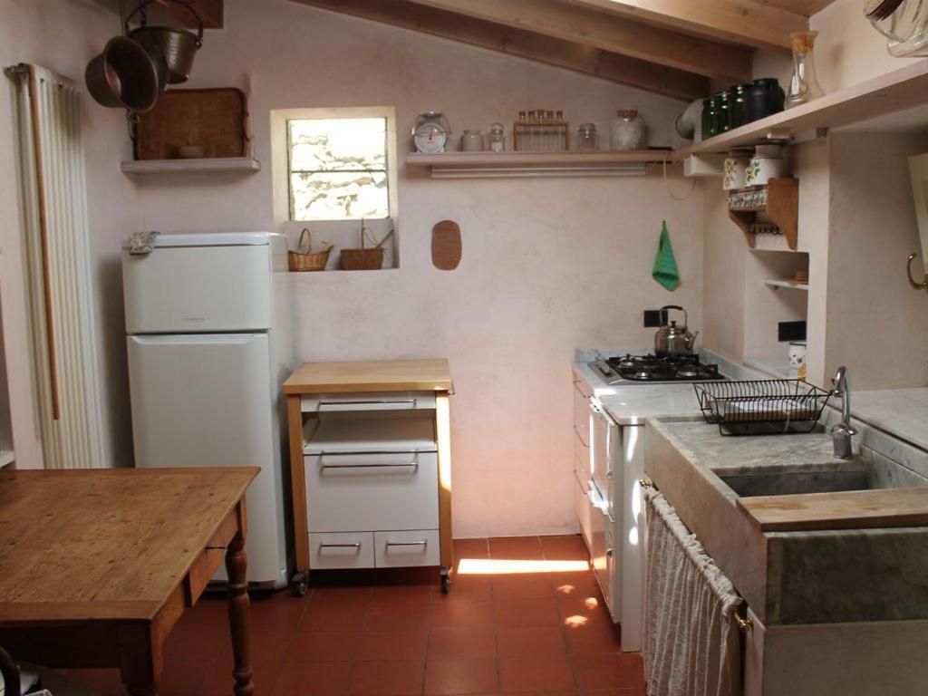 Cottage La Casa Del Pittore Reggimonti Bagian luar foto