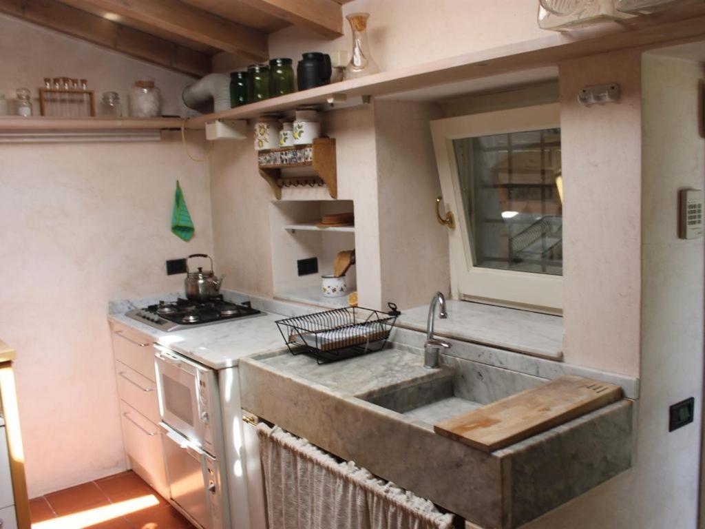 Cottage La Casa Del Pittore Reggimonti Bagian luar foto