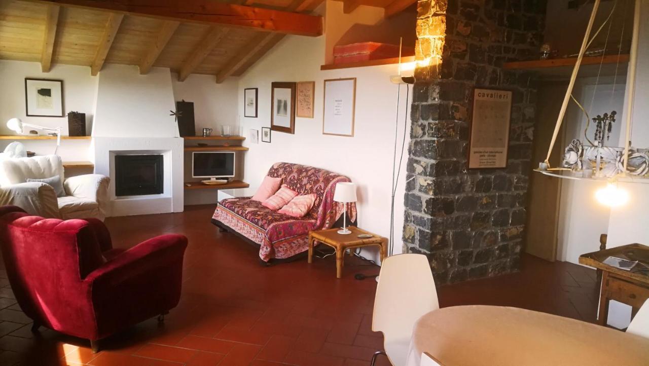 Cottage La Casa Del Pittore Reggimonti Bagian luar foto