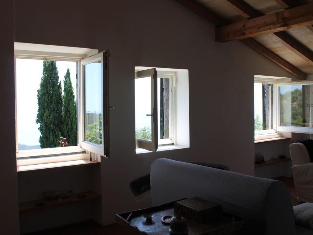 Cottage La Casa Del Pittore Reggimonti Bagian luar foto