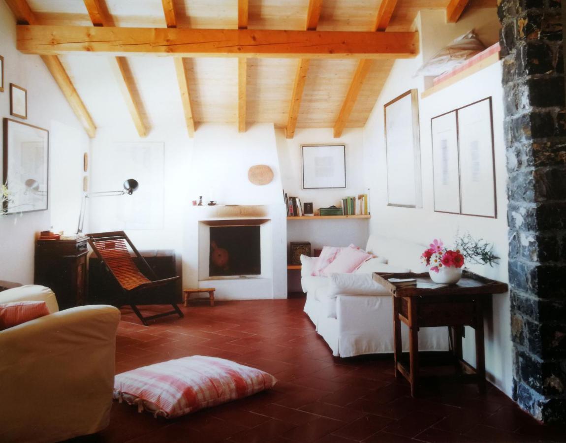 Cottage La Casa Del Pittore Reggimonti Bagian luar foto