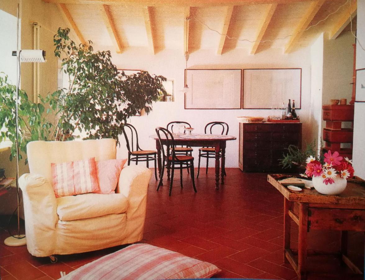 Cottage La Casa Del Pittore Reggimonti Bagian luar foto