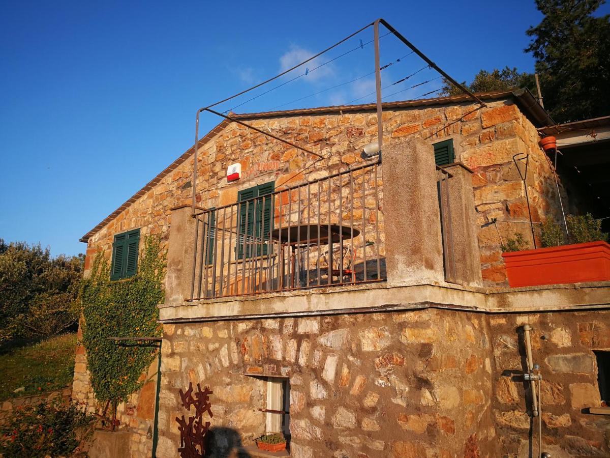 Cottage La Casa Del Pittore Reggimonti Bagian luar foto